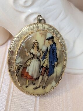 Vintage Gold-tone Painted Porcelain Romantic Couple Pendant Necklace Locket